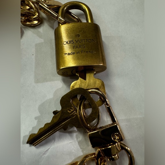 #315 Authentic Louis Vuitton Lock & Keys w/unbranded Chain - Picture 11 of 13